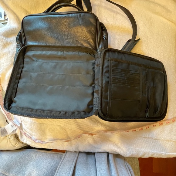 Great leather Messenger/backpack/laptop bag. - Picture 6 of 6